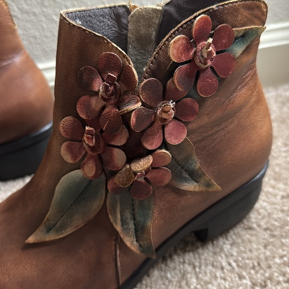 Shoes - Ankle Boots With Flower